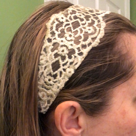 Set of two wide lace head bands - Picture 4 of 4